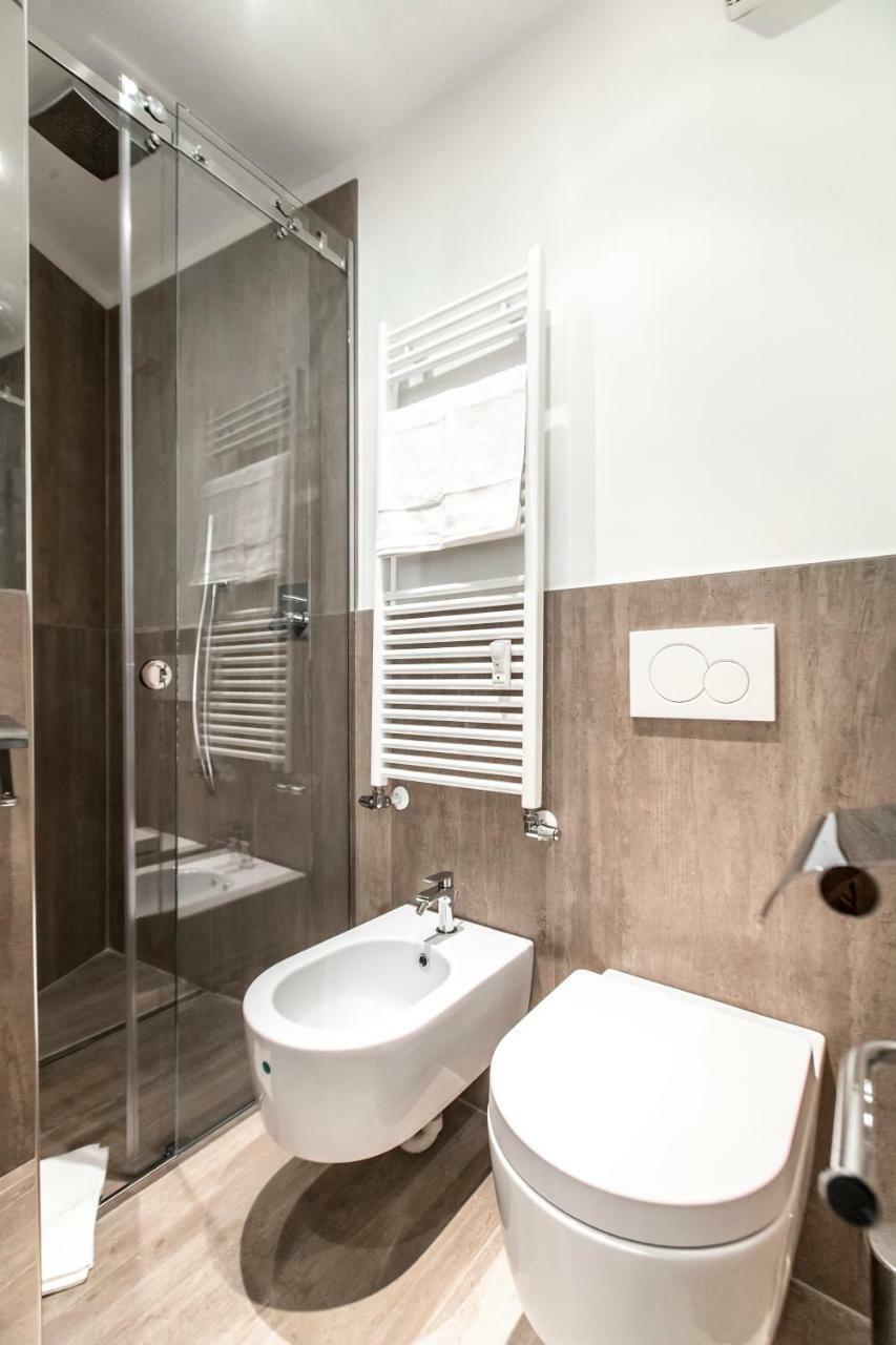 Апартаменты Duomo View Design Studio R&R Милан Экстерьер фото