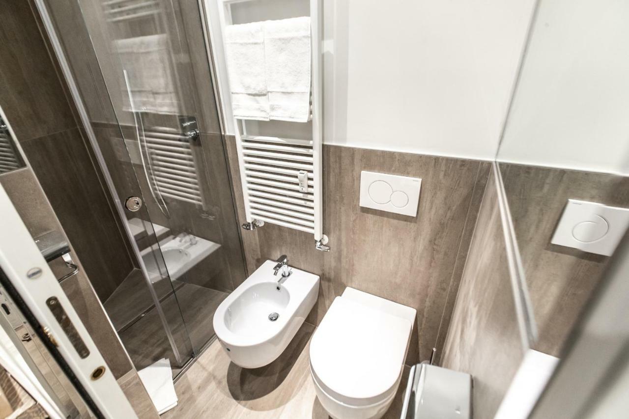 Апартаменты Duomo View Design Studio R&R Милан Экстерьер фото